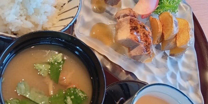 夜のコース料理1番人気の旬の食材をふんだんに使用したおまかせコース