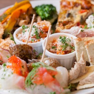 彩り豊かな前菜の盛り合わせ