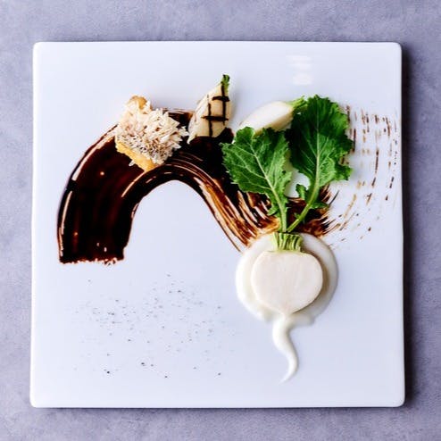 【地産地消の真髄】越谷産有機野菜が彩る、美しくヘルシーな一皿