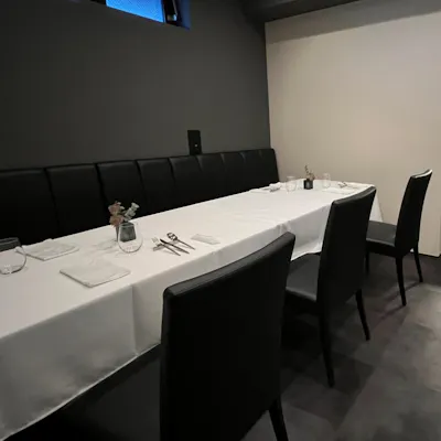 【記念日から会食まで】多様なシーンを演出する落ち着いた大人の隠れ家