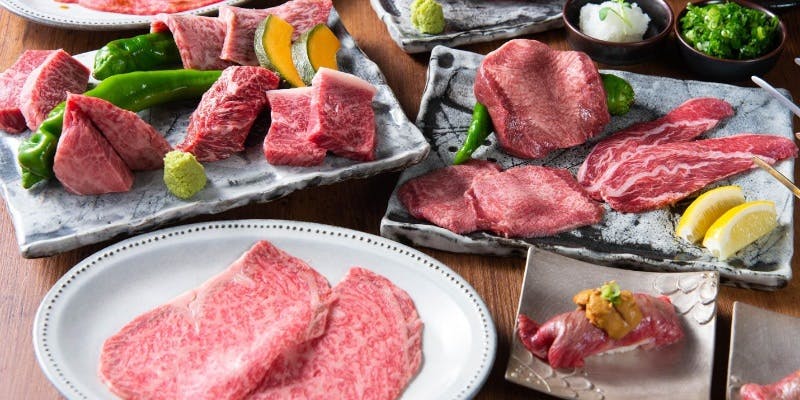 【90分飲み放題付き】ウニのせ炙り肉寿司や豪華厳選部位8種盛りが魅力 はなれ赤身三昧コース（全7品）