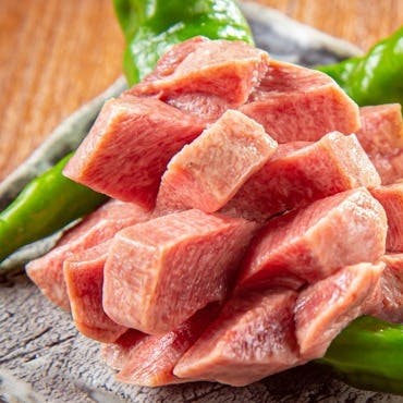 花のようなカットの牛タン「らんタン」