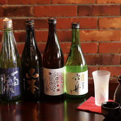 飲み放題プランも充実。こだわりの地酒とともに楽しむ