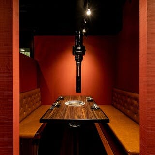 ゆったりくつろげる広々とした個室空間