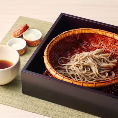 静かにほどける、蕎麦の美しさ。