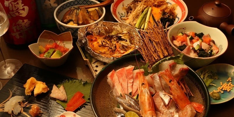 その日おすすめの鮮魚を楽しむ「厳選おまかせコース」全9品＋日本酒10種を含む飲み放題付