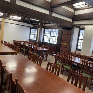 少人数から大人数まで対応可能な個室完備