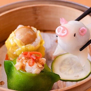 季節の食材を活かした独創的な料理