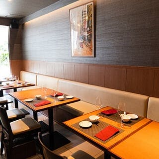 香港の私房菜をイメージした寛ぎの空間