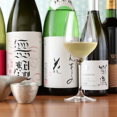 豊富な日本酒とワインのセレクション