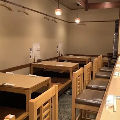 日常使いに最適。少人数から大人数まで楽しめる空間
