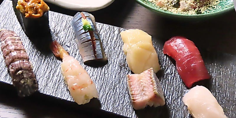 季節のフルコース（鮨12貫）