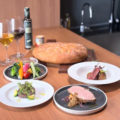 夜は一品も充実。お酒と楽しむ“間借りイタリアン”。