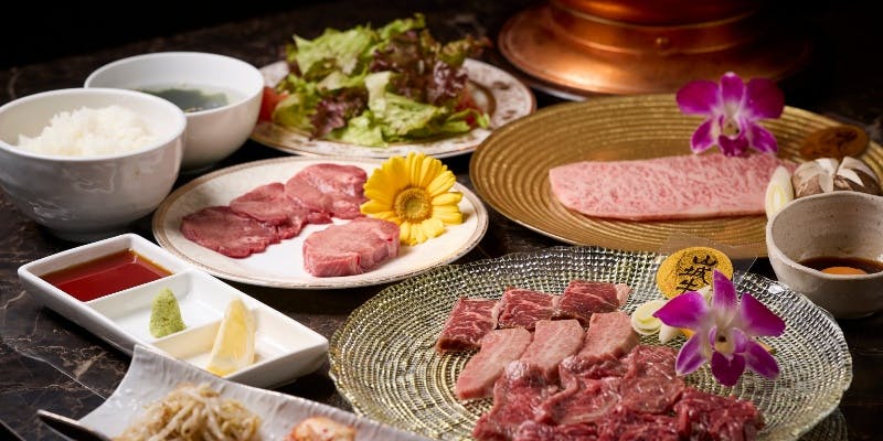 【特上焼肉会席コース】山城牛炙りユッケ・特上サーロイン・デザートなど全13品