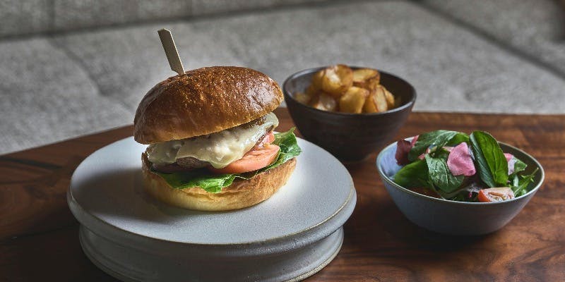 SONATA BAR & LOUNGE / �p�e�B�[�i���