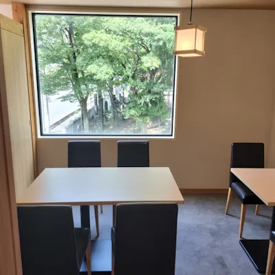 落ち着いた和の空間で心安らぐ時間を 半個室も備わり接待や会食、デートにも