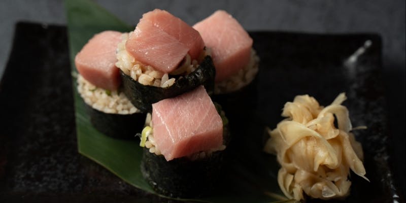 【上暁シェアコース】お造り5種盛り、本マグロのレアカツ等（全10品）＋飲み放題