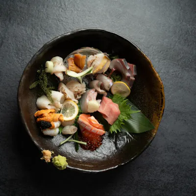 鮮度抜群の海鮮料理が自慢!豪華すぎる付き出しにも注目