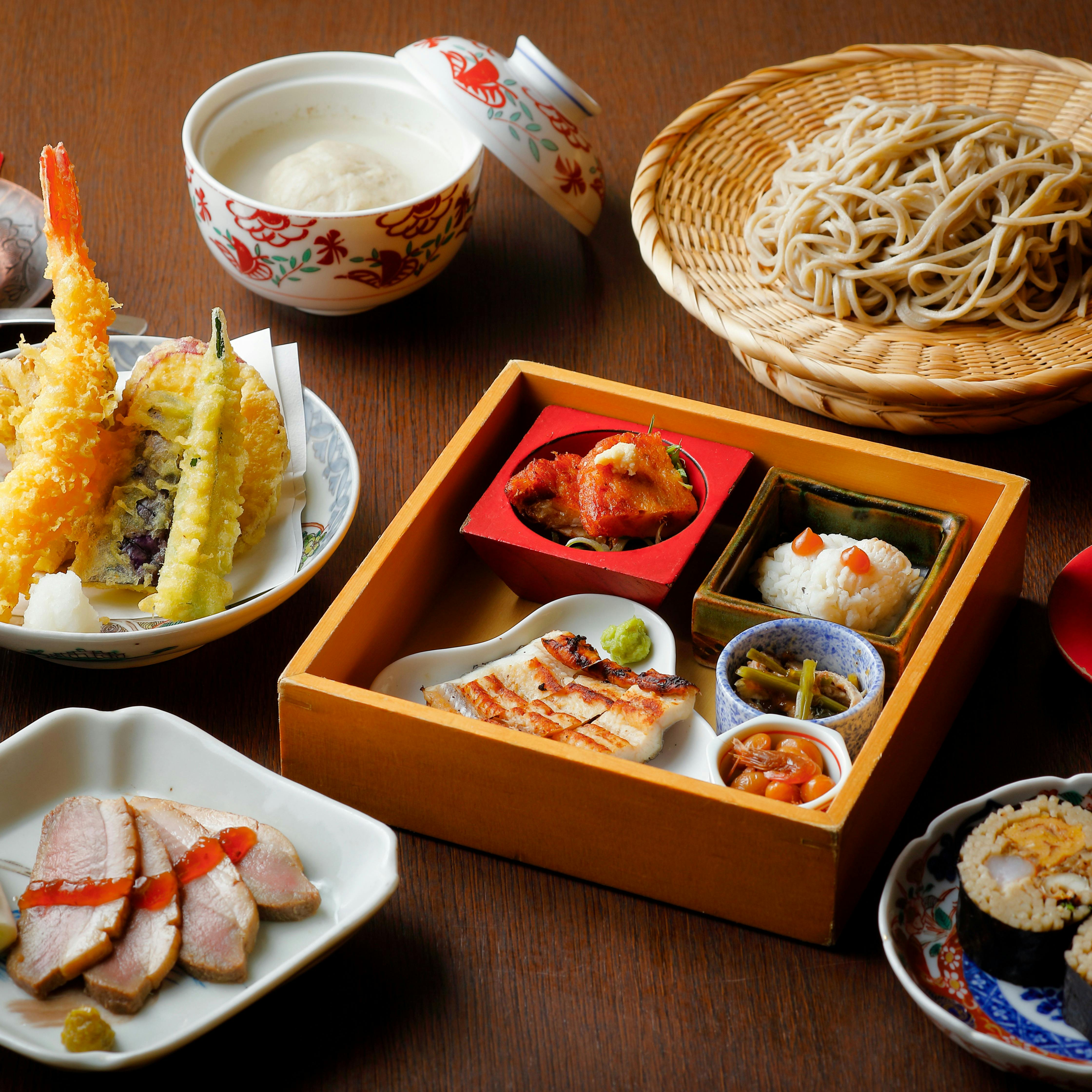 三味洪庵 京都本店 【一日10組限定】春を詰め込んだ、さくら御膳