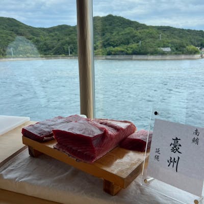 旬を尊び、素材を活かす鮨