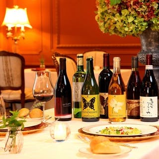 約80種類のワインと15種のグラスワインを常備