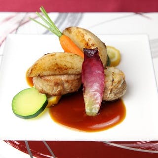 地元食材とワインが織りなす美しい料理