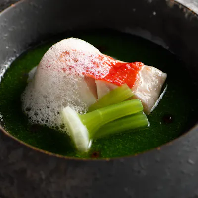 匠の技が昇華させる、四季折々の恵みを凝縮した一皿