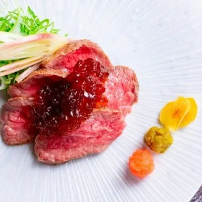 道産羊もも肉の藁叩き ちり酢ジュレと柚子胡椒