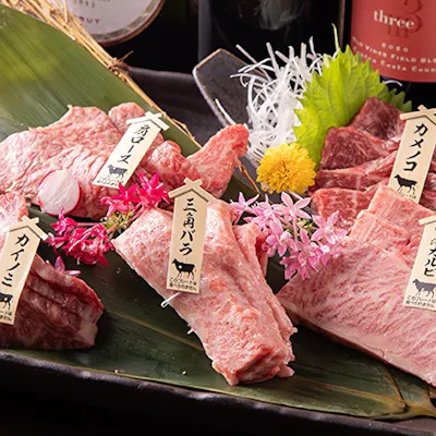 上質な脂と深い旨味を誇る「梶屋牛」──希少部位まで堪能