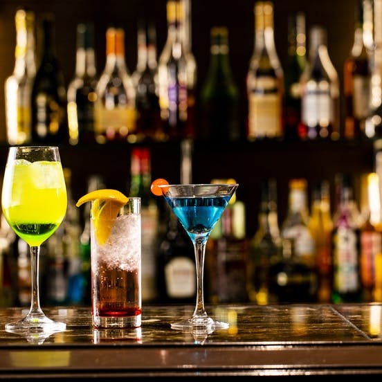 多彩なカクテルで至福の時間
