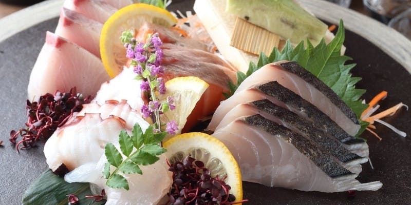 お造り・天ぷら・魚料理・肉料理・デザートなど充実のメニューを楽しむ「万菜録コース」