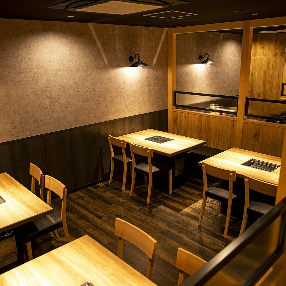 無煙ロースター完備！多彩なシートで快適な空間