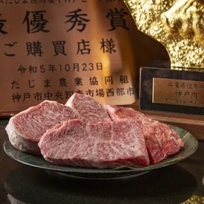 一頭買いした神戸牛と厳選した黒毛和牛のみを使用