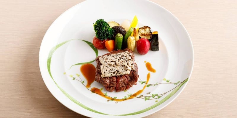 おうみステーキランチ  サラダ、スープ、ピラフなどがついた大満足なコース