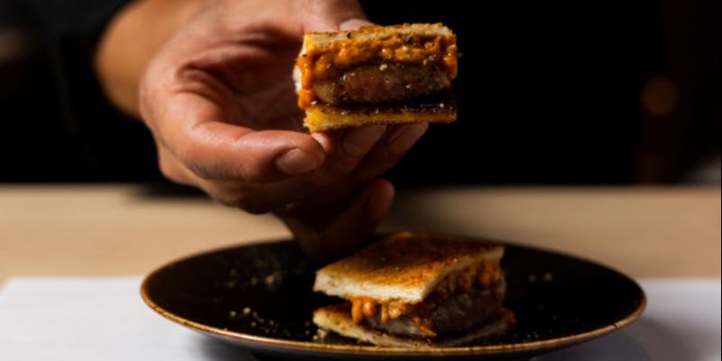 【和牛と鮨の季節のおまかせコース】和牛と鮨、季節の逸品の豪華なコース