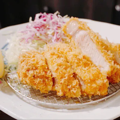 厳選国産豚の旨味を引き出す特上とんかつ