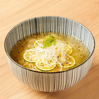生の黒毛和牛雌牛と名物すだち冷麺