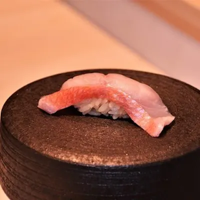 こだわりのシャリと新鮮なネタで味わう極上の鮨