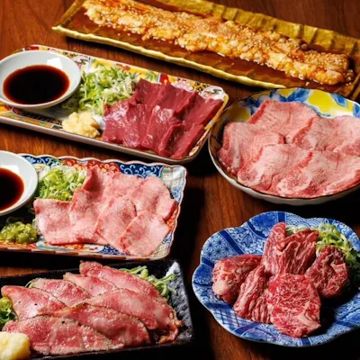厳選された新鮮な肉を炭火で堪能