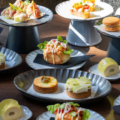 ペストリーシェフ特製スイーツとセイボリーを味わう季節のアフタヌーンティー