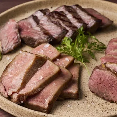 多彩な肉料理のラインナップ