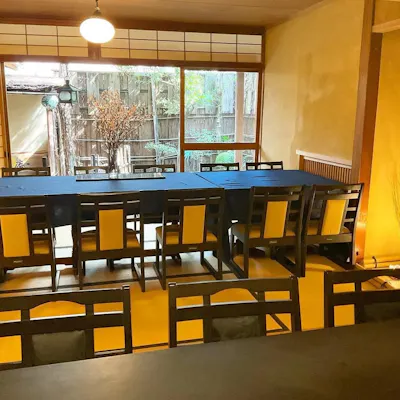 落ち着いた雰囲気の店内