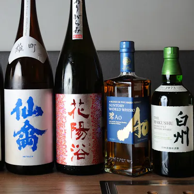 生ビール含む飲み放題完備、山崎や常時20種以上の日本酒も