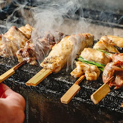 備長炭が引き出す熟練技の串焼きと充実した一品料理