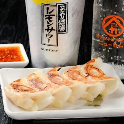 名物餃子でお酒が進む