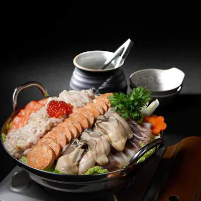 名物「痛風鍋」で贅沢なひとときを