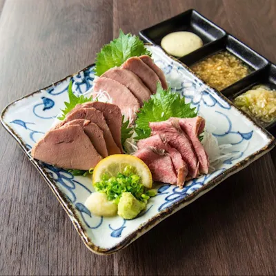 こだわりの低温調理肉刺し