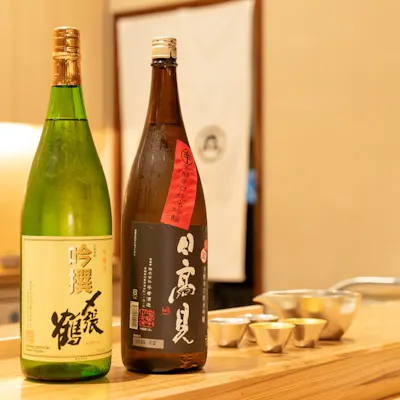 【鮨を引き立てる】厳選日本酒と白ワインの贅沢な調和