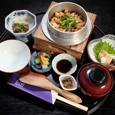 旬の海鮮を味わう「海の膳」