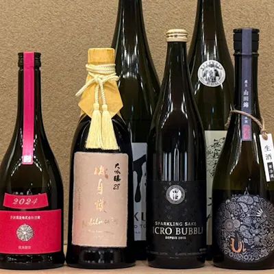 全国の銘酒と北海道の地酒を、鮨に寄り添うかたちで